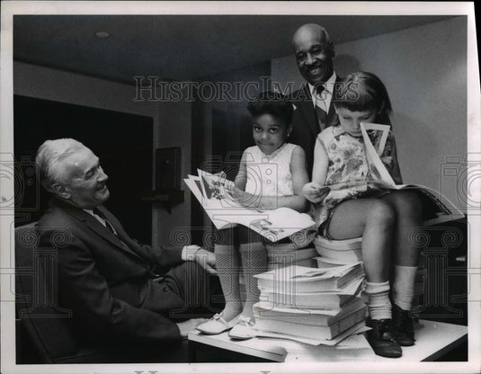 1968 Press Photo PD's Thomas Guthrie, Vanessa baker, Raplh Findlay and Greenlee - Historic Images