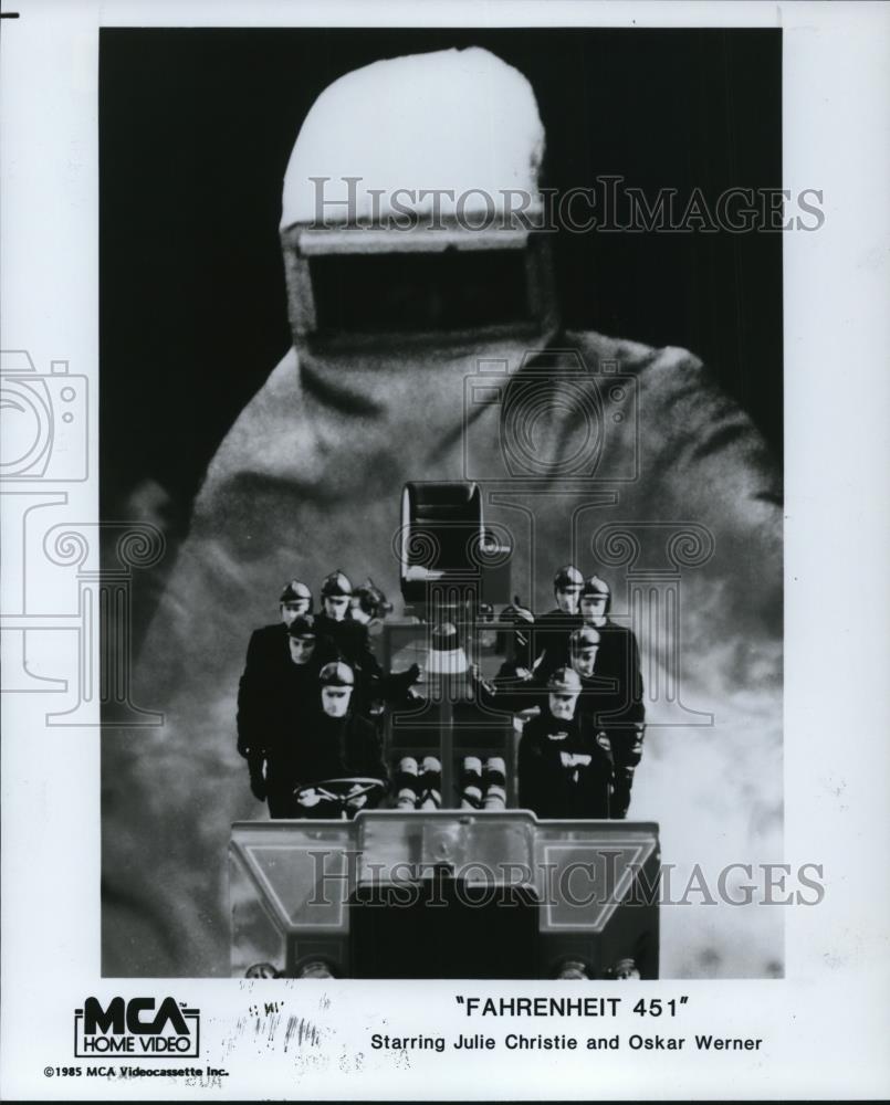 1985 Press Photo Julie Christie &amp; Oskar Werner in Fahrenheit 451 - cvp50236 - Historic Images