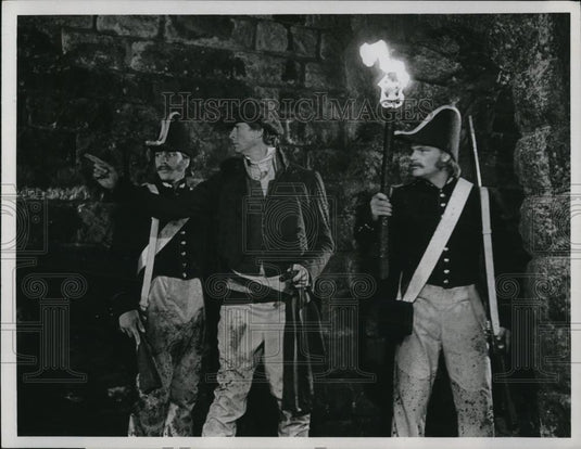 1978 Press Photo Anthony Perkins and Gendarmes in Les Miserables - cvp51598 - Historic Images