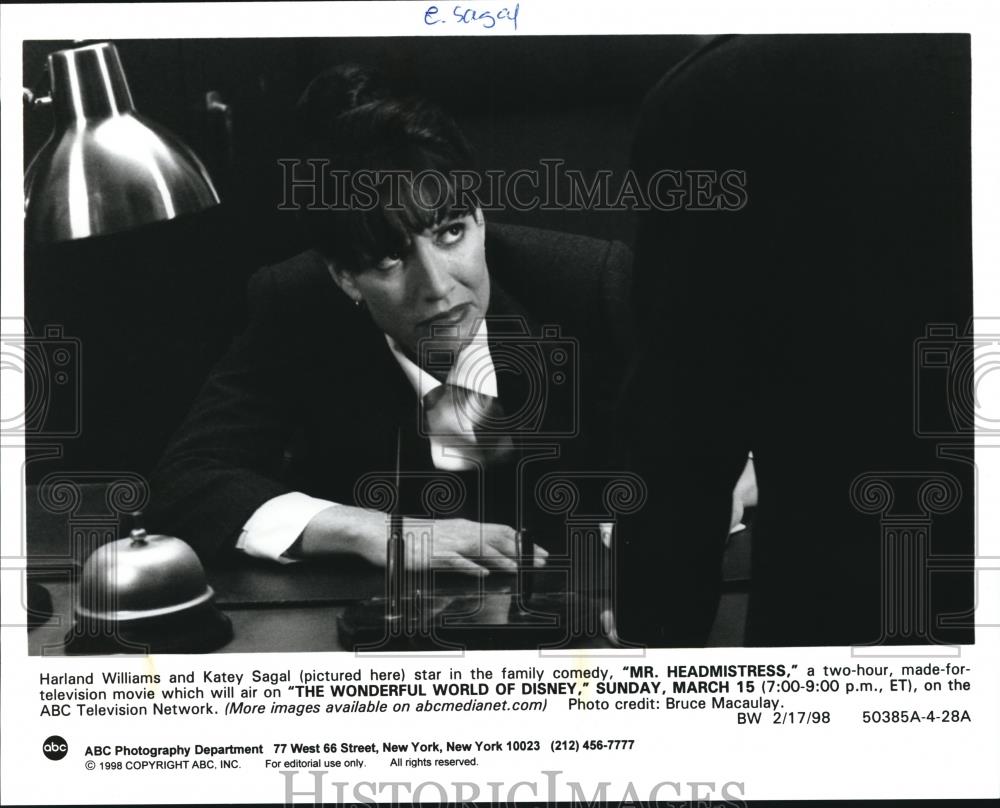 1998 Press Photo Harland Williams and Katey Sagal star in Mr. Headmistress - Historic Images