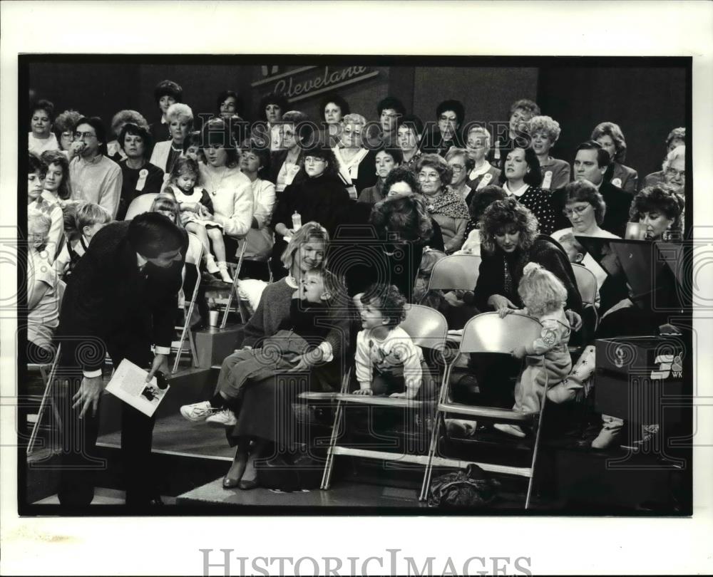1987 Press Photo TV Program AM Cleveland - cvp55752 - Historic Images