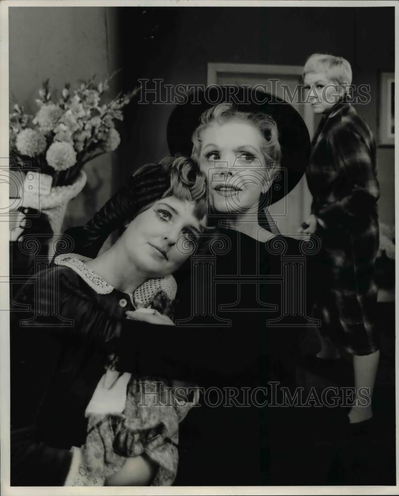 1968 Press Photo Natalie Schafer & Claire Trevor - cvp76242 - Historic Images