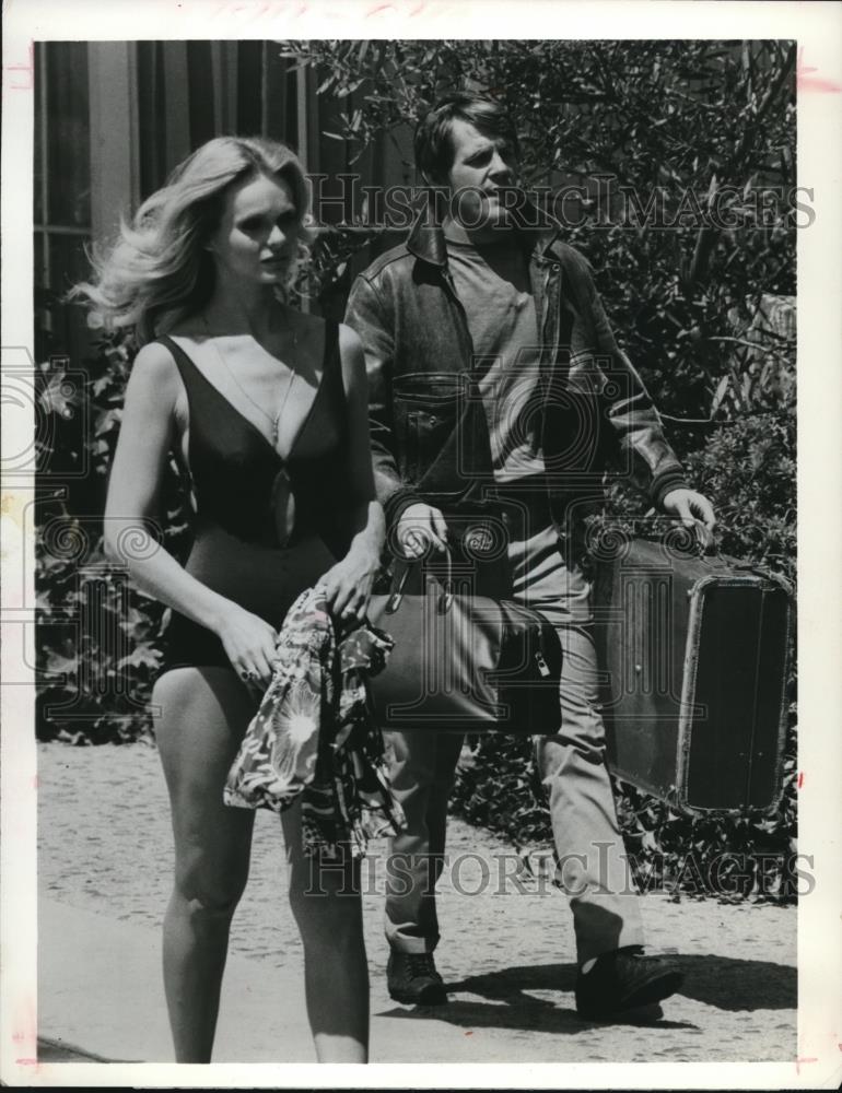 1976 Press Photo Lynda Day George, Nick Nolte in Rich Man, Poor Man- Part V - Historic Images