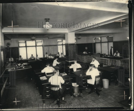 1926 Press Photo Display Advertsing Dept. opens off the looby on the main floor - Historic Images
