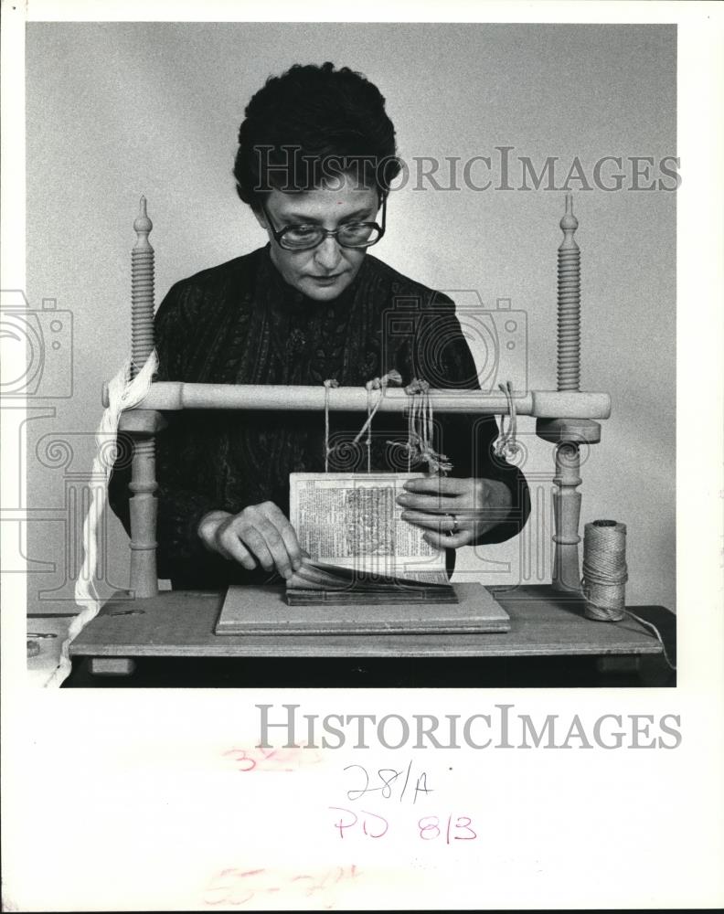 1980 Press Photo Karen Esper binding books - cva53481 - Historic Images