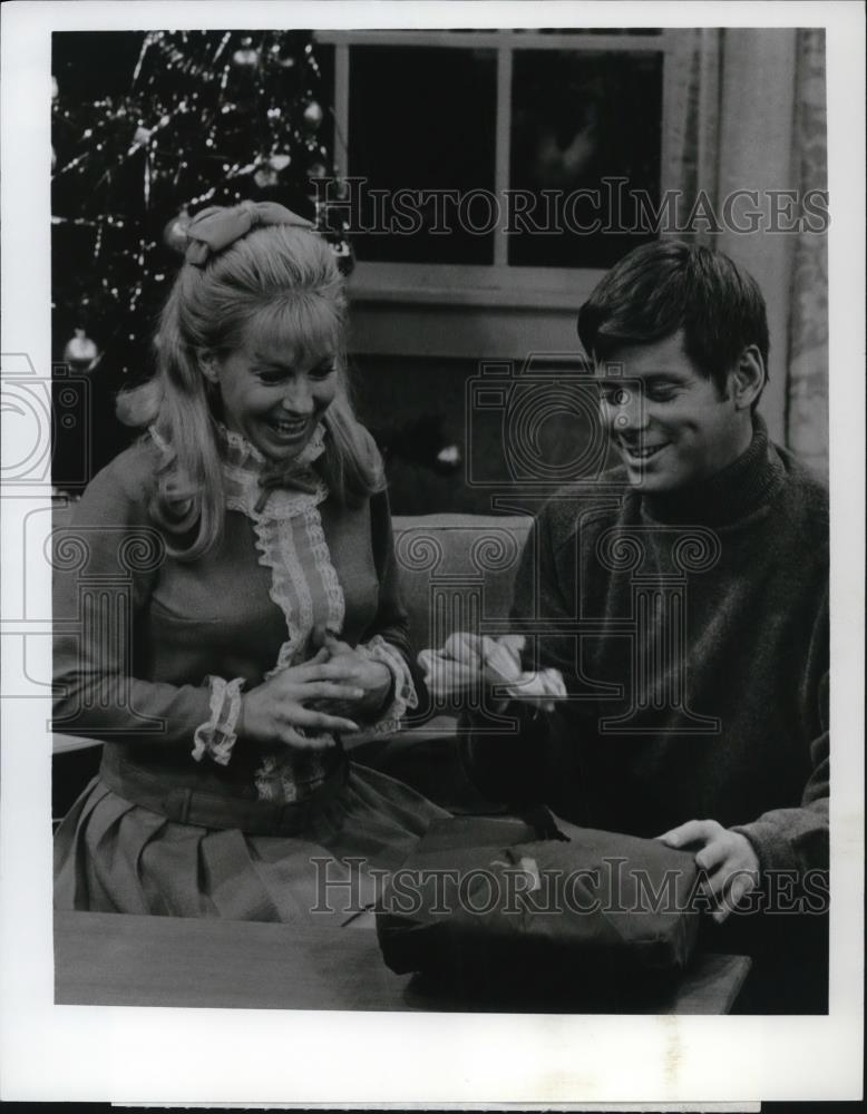 1968 Press Photo Robert Morse, EJ Peaker in That's Life - cvp50607 - Historic Images