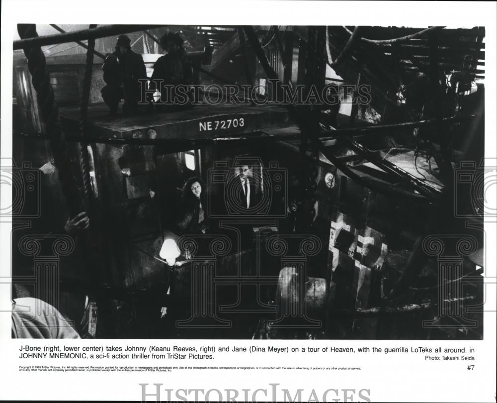1995 Press Photo Keanu Reeves, J-Bone, Dina Meyer in Johnny Mnemonic - cvp57280 - Historic Images