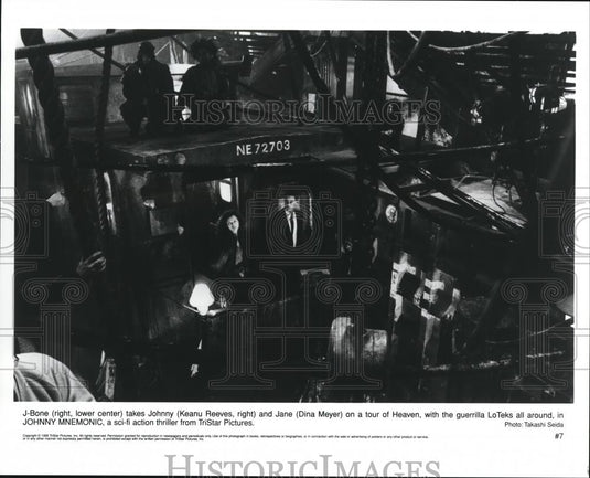 1995 Press Photo Keanu Reeves, J-Bone, Dina Meyer in Johnny Mnemonic - cvp57280 - Historic Images