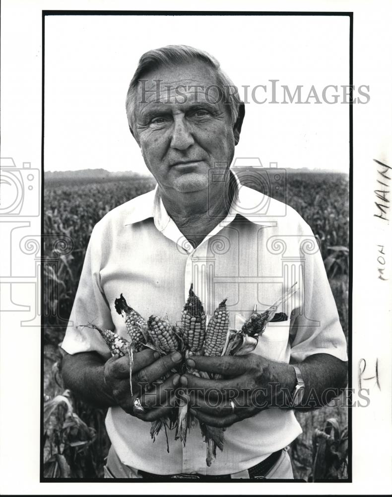 1986 Press Photo Ralph Buck Bell of Clarrendon County, in his corn field - Historic Images