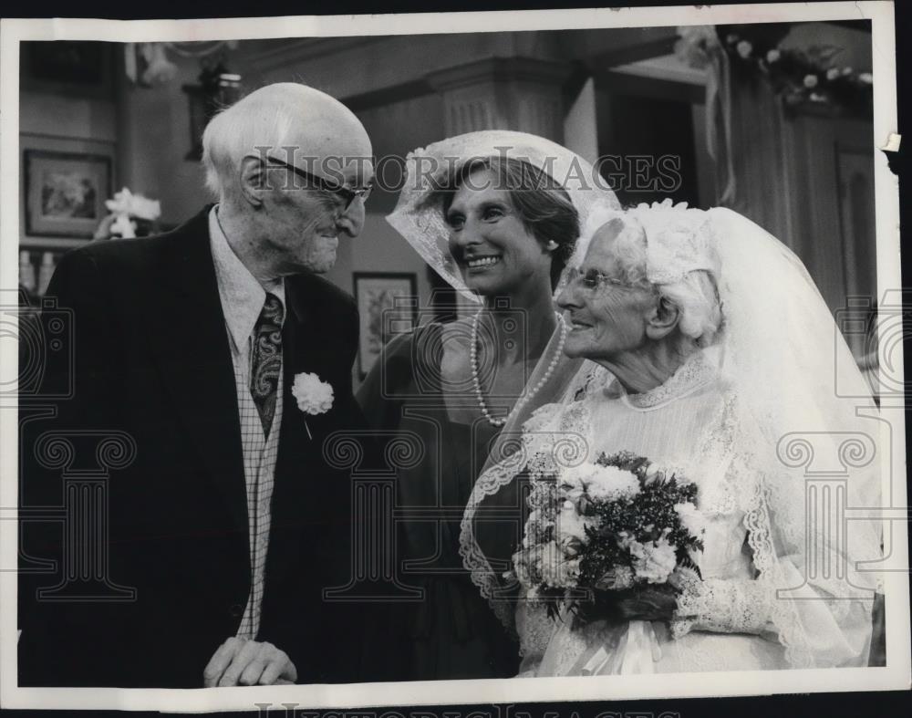 1976 Press Photo Judith Lowry Cloris Leachman Burt Mustin on Phyllis - Historic Images