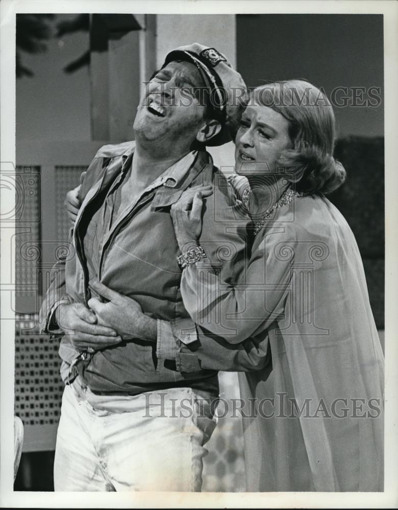 1966 Press Photo Milton Berle, Bette Davis in The Milton Berle Show - cvp53855 - Historic Images