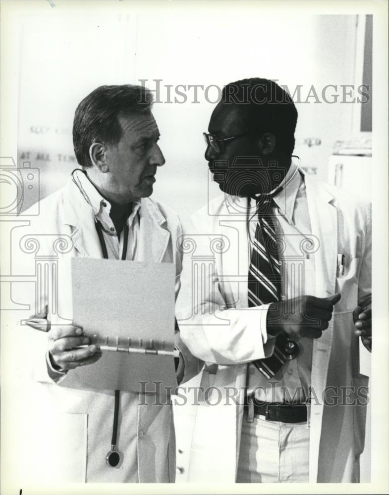 1979 Press Photo Jack Klugman & James McEachin in House of No Return - cvp72310 - Historic Images