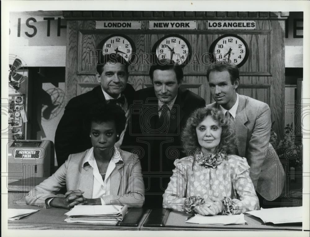 1983 Press Photo Lynne Thigpen Charlotte Moore Trey Wilson The News is the News - Historic Images