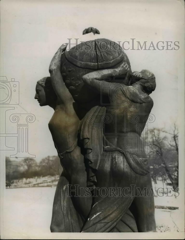 1951 Press Photo Statues-Night Passing earth to Day - cva67356 - Historic Images