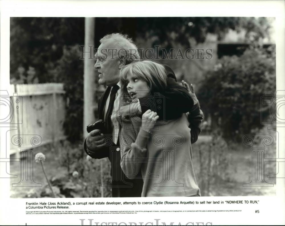 1993 Press Photo Joss Ackland and Rosanna Arquette in Nowhere to Run - cvp45069 - Historic Images