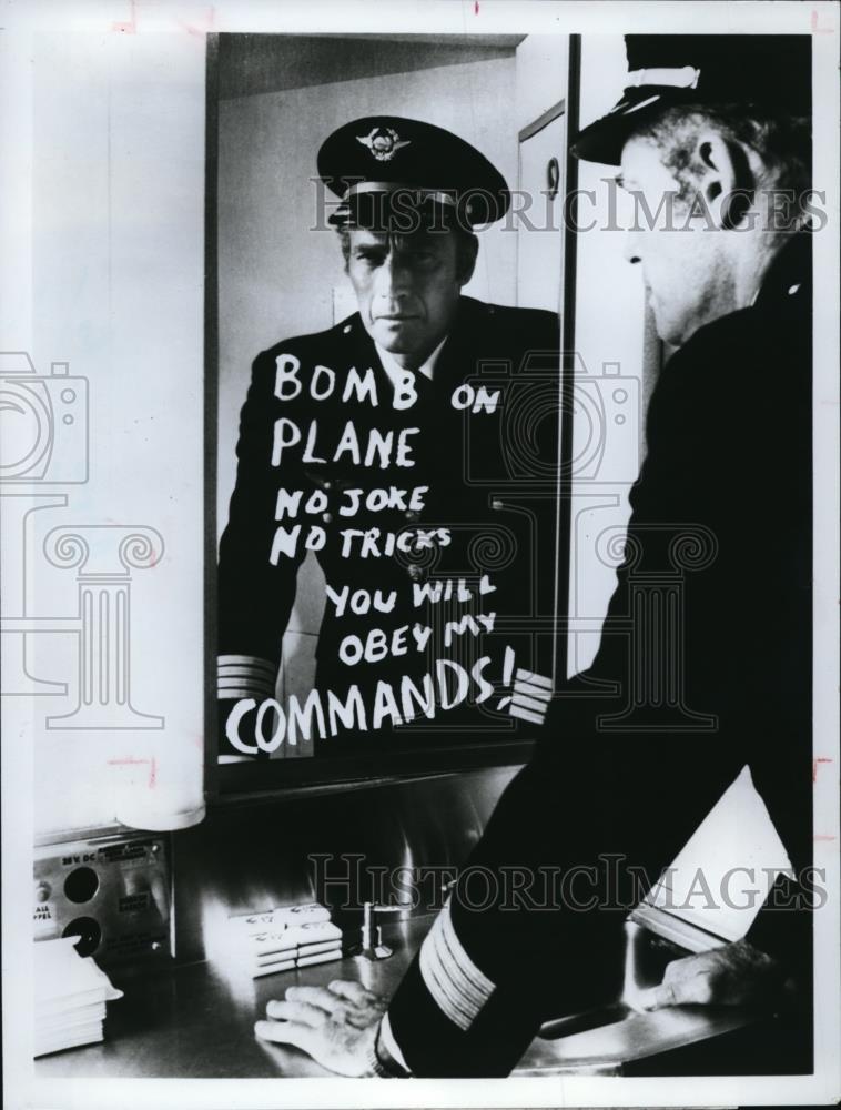 1976 Press Photo Charlton Heston stars in Sky Terror movie film - cvp42044 - Historic Images