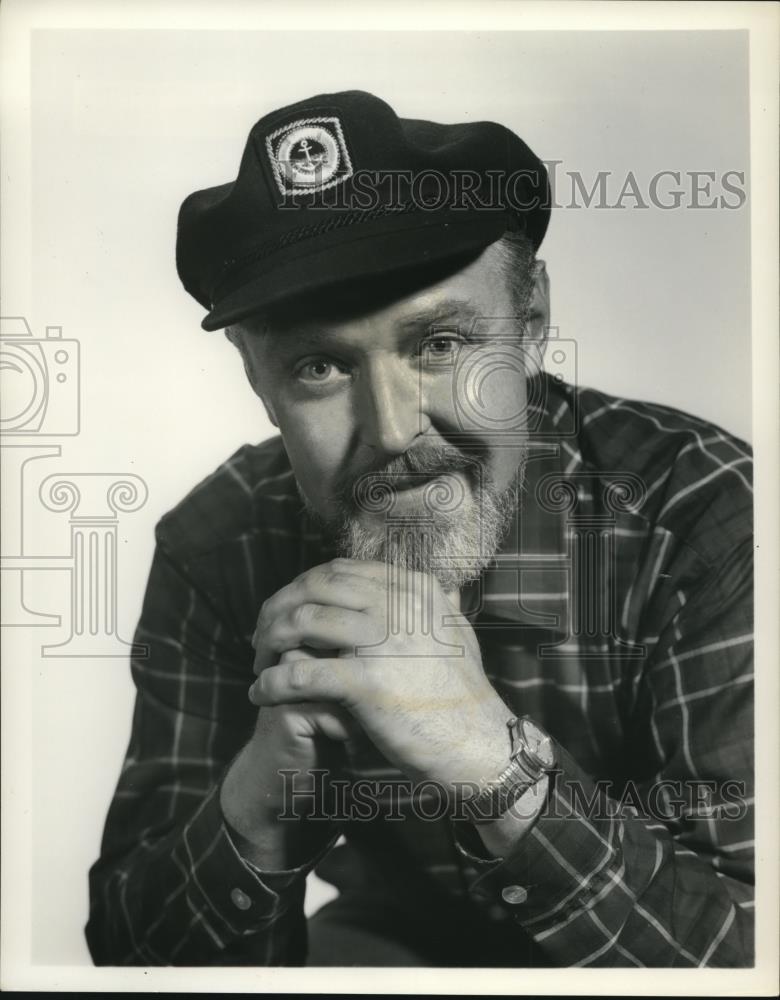 Press Photo Capt Bob Cattle, Host Ruff &amp; Reddy - cvp72101 - Historic Images