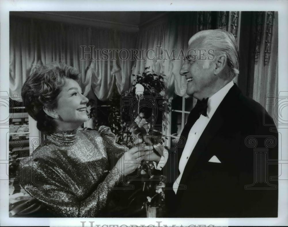 1983 Press Photo Anne Baxter Stewart Granger Arthur Hailey's Hotel - cvp55962 - Historic Images