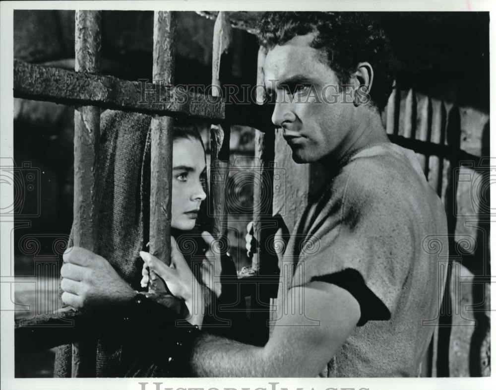 1967 Press Photo Richard Burton and Jean Simmons star in The Robe - cvp42680 - Historic Images