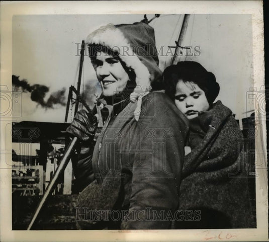 1943 Press Photo Pictou, Nova Scotia First Canadian Ship to Employ Women - Historic Images