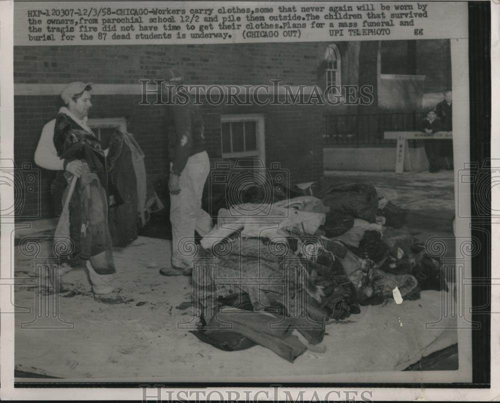 1958 Press Photo Children&#39;s Clothing Pile After School Fire, Chicago - Historic Images