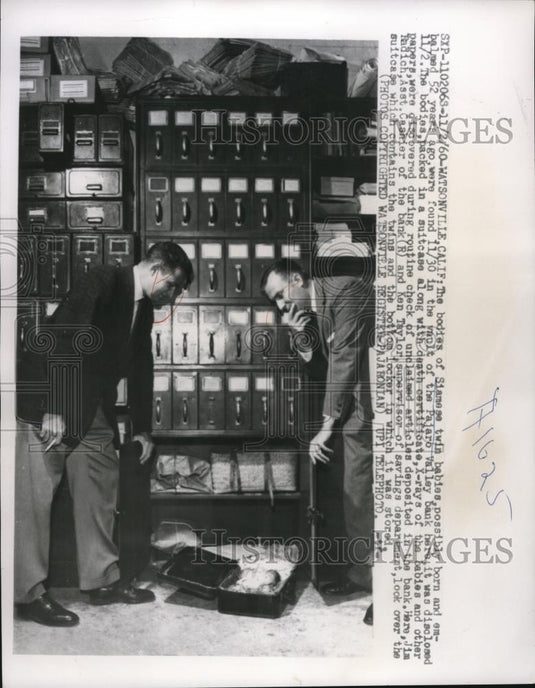 1961 Press Photo Bodies of Siamese Twin Babies, born & embalmed 52 yrs ago - Historic Images