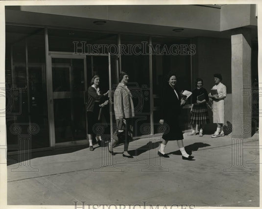1959 Press Photo of female students at the University of Missouri. - Historic Images