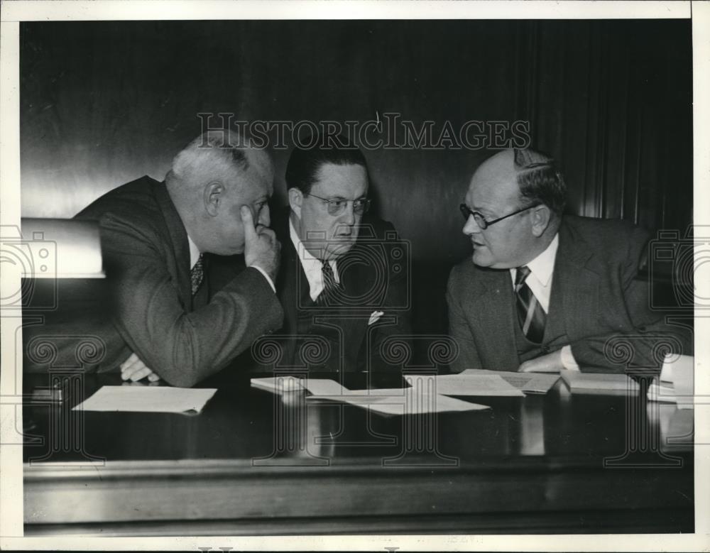 1934 Press Photo Gen.Farley,Howes & Karl Crowley on trial - Historic Images