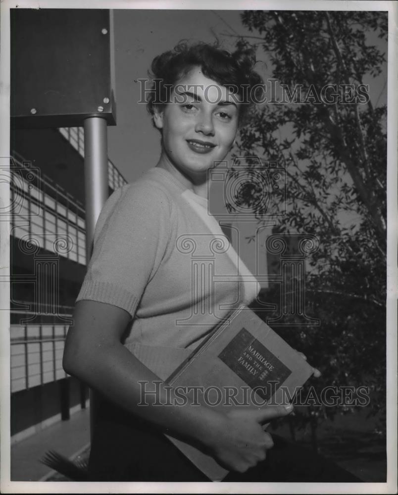 1952 Press Photo Miami University Student Elayne Snyder Rejected Film Contract - Historic Images