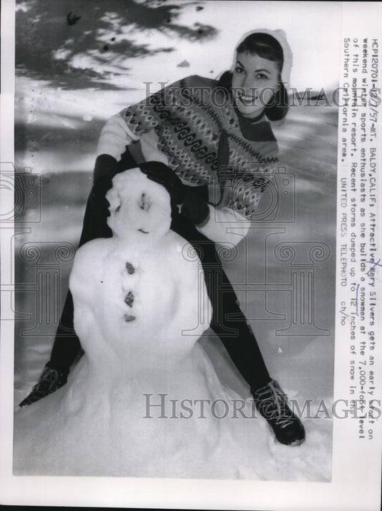 1957 Press Photo Mary Silvers builds a snowman at the 7,000 foot level resort - Historic Images