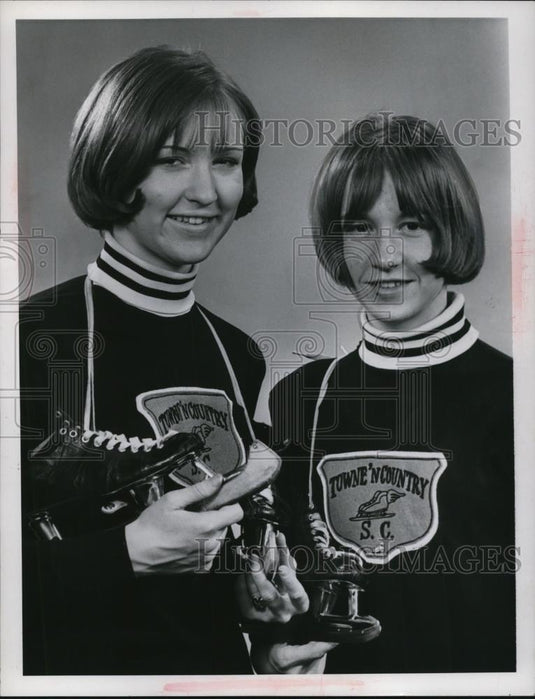 1967 Press Photo Jenny & Debbie Fish Champion Ice Skaters - Historic Images