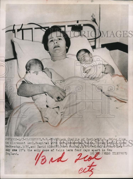 1953 Press Photo Mrs. Frank Chellis with Twins, Thomas Lee and David Alan - Historic Images