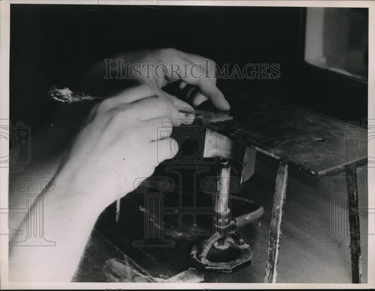 1937 Press Photo Stone Being Mounted, Prepared for Microscope - Historic Images