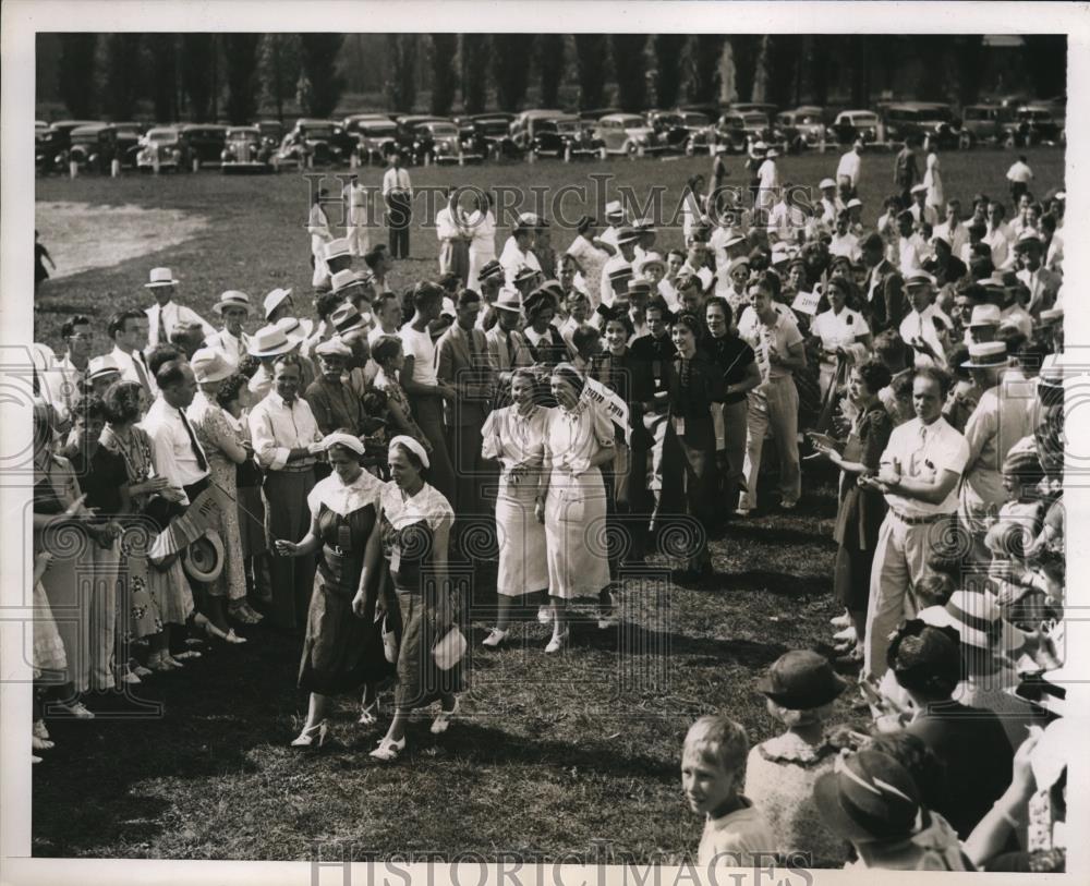 1937 Press Photo Five Hundred twins take Part in National Twins Convention - Historic Images