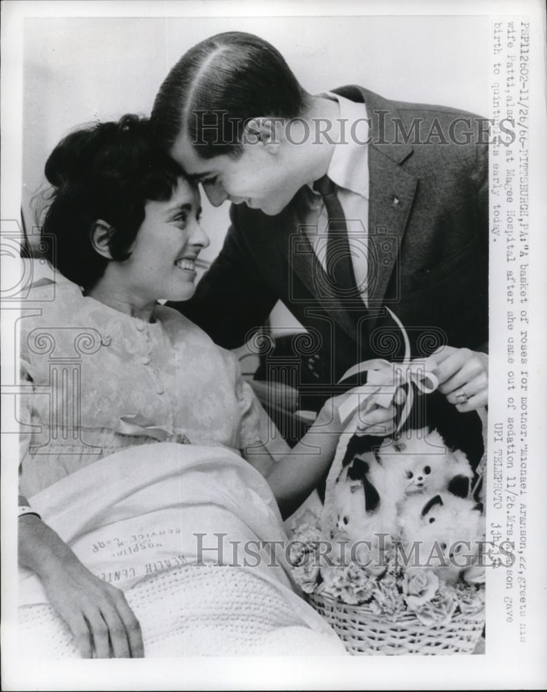 1966 Press Photo Pittsburgh Pa Mr & Mrs Michael Aronson quintuplet birth - Historic Images