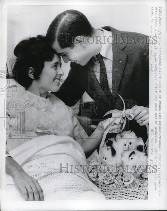 1966 Press Photo Pittsburgh Pa Mr & Mrs Michael Aronson quintuplet birth - Historic Images