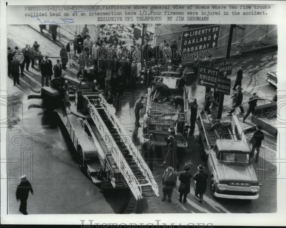 1962 Press Photo Two Fire Truck Wreck, Pittsburgh Pennsylvania - Historic Images