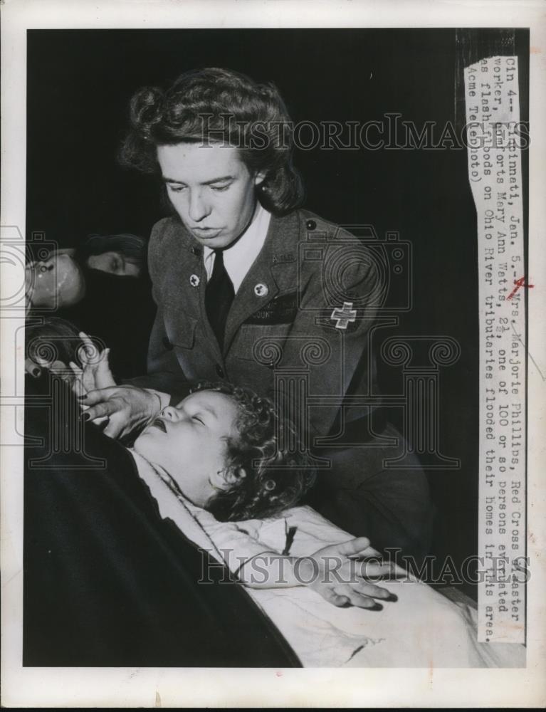 1949 Press Photo Marjorie Phillips Red Cross Volunteer with Mary Ann Watts - Historic Images