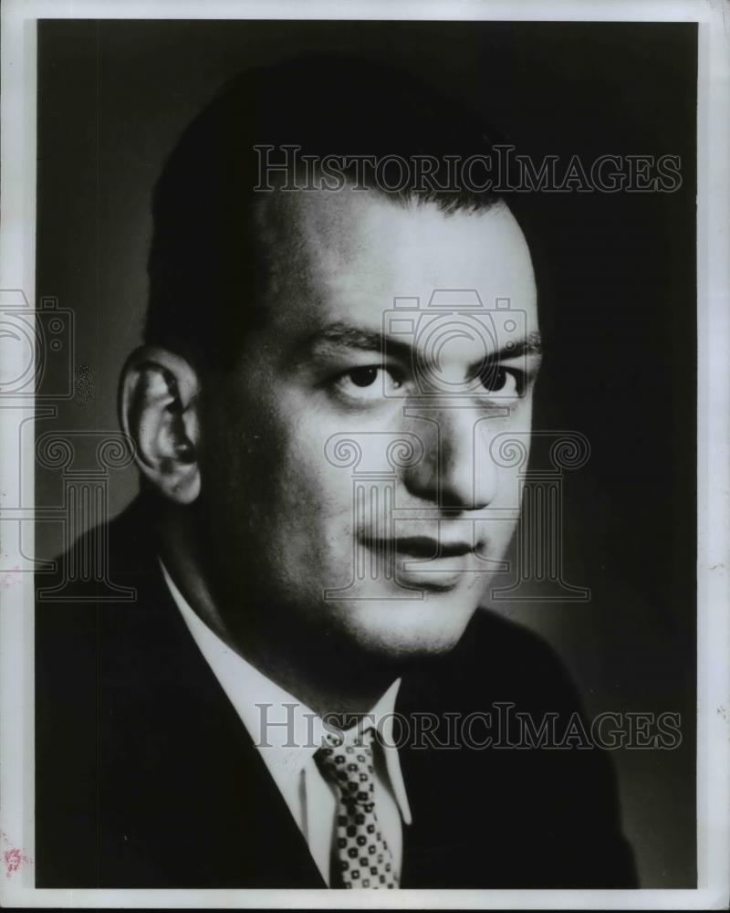 1966 Press Photo Dr George A Olah chairman Chemistry Dept Case Western - Historic Images