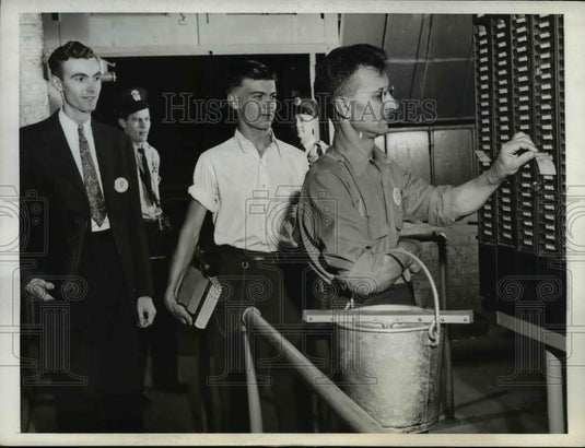 1943 Press Photo Chicago Rock-Ola Co workers George Meek, Wm Take & Carl Grabows - Historic Images