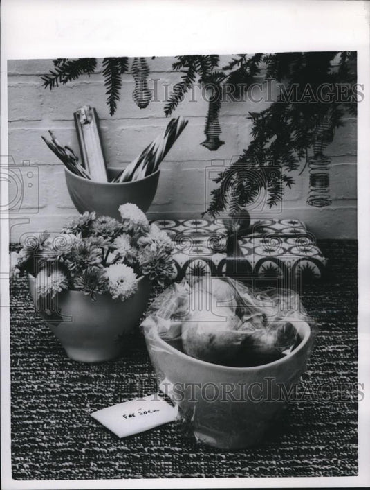 1957 Press Photo A display of china & Christmas presents - Historic Images