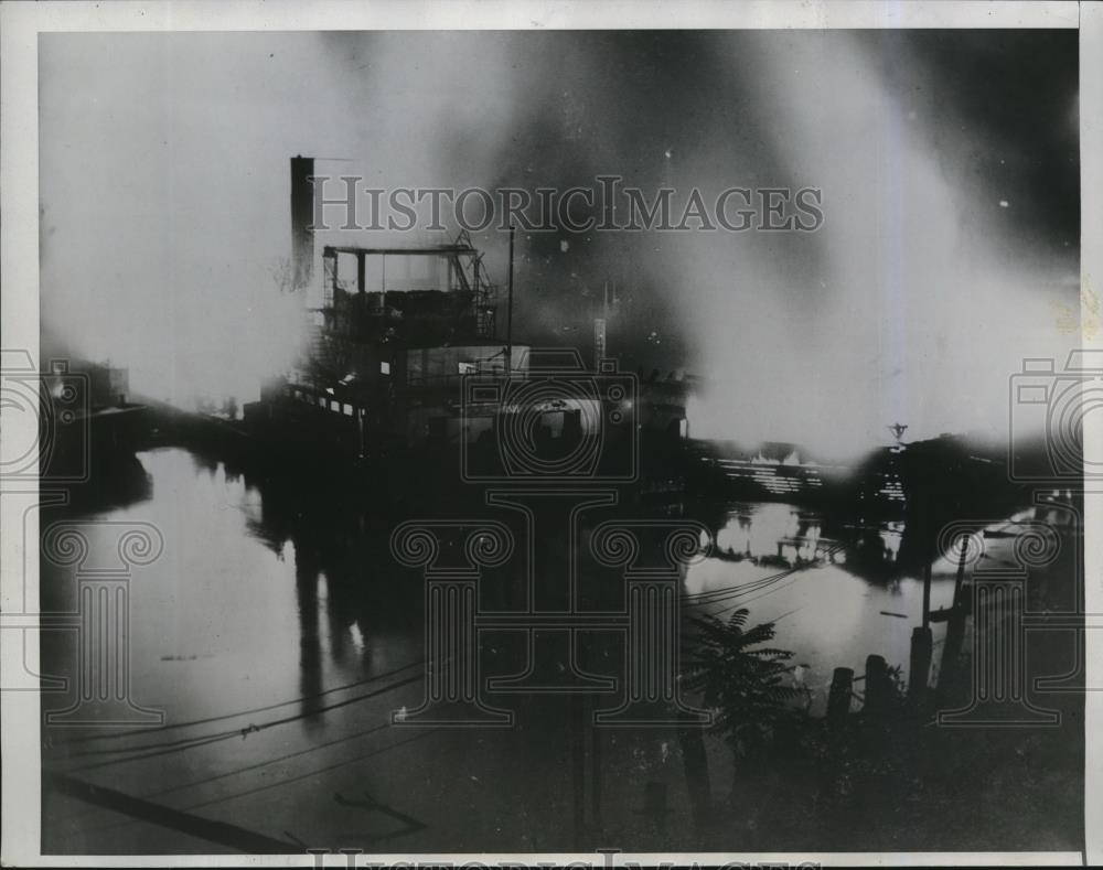 1934 Press Photo Fire Swept Louisville Riverfront - Historic Images