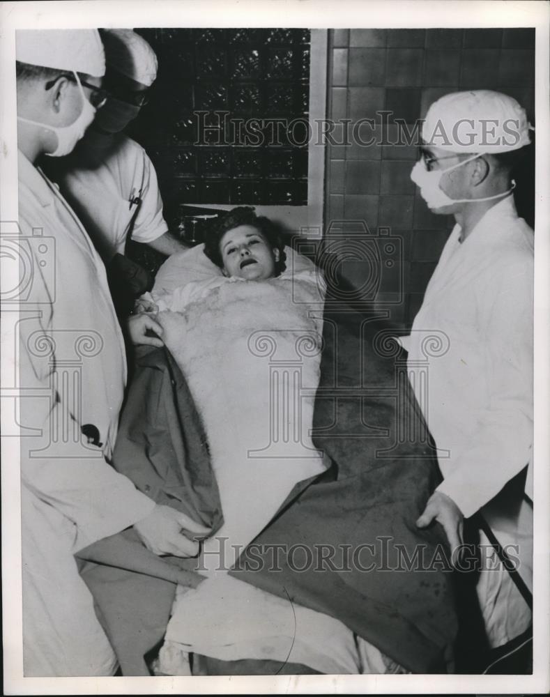 1953 Press Photo Chicago Adele Masulis in ice at M Reese Hospital for operation - Historic Images