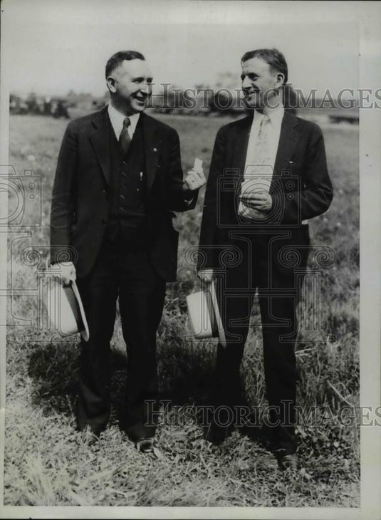 1934 Press Photo Dr MH Porterfield & Harold Beck win bets at Hagerstown Md track - Historic Images