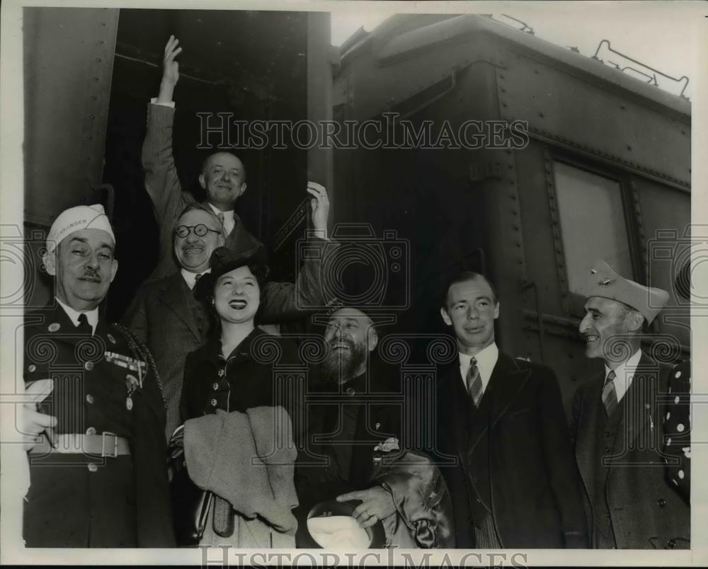 1938 Press Photo of French Veterans of WWI arriving in Los Angeles for an - Historic Images