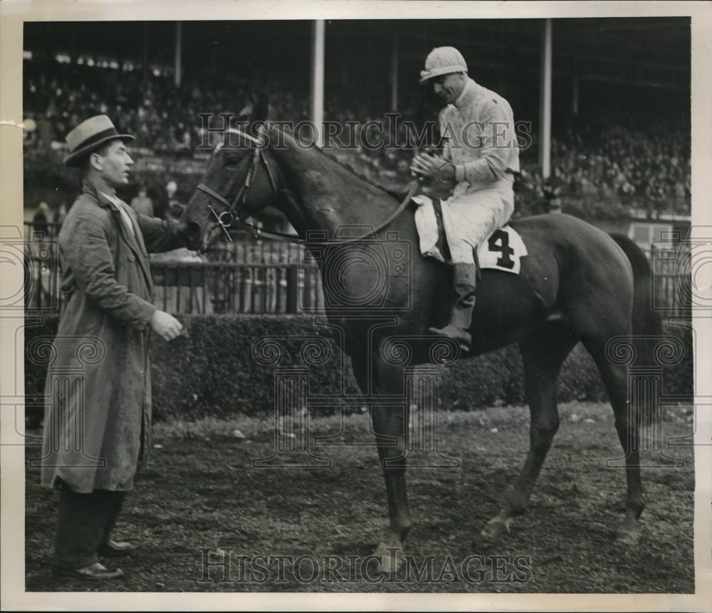 1938 Press Photo Belmont park NY McGovern on Torturer at Temple G Steeplechase - Historic Images