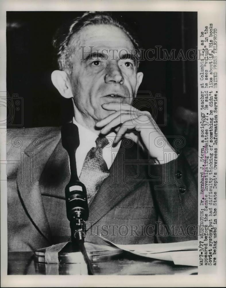 1952 Press Photo of Dr. Bernhard J. Stern testifying at the McCarthy hearings. - Historic Images