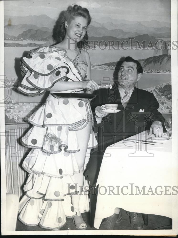 1942 Press Photo Mildred Larson 1st Sugar Guard to Volunteer in Chicago - Historic Images