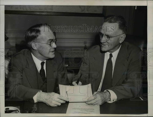 1946 Press Photo Wash DC Charles Bufod VP Chicago RR & UM Johnson ODT director - Historic Images
