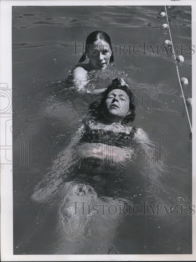 1954 Press Photo Joan Platch and Bonnie Anderson - Historic Images